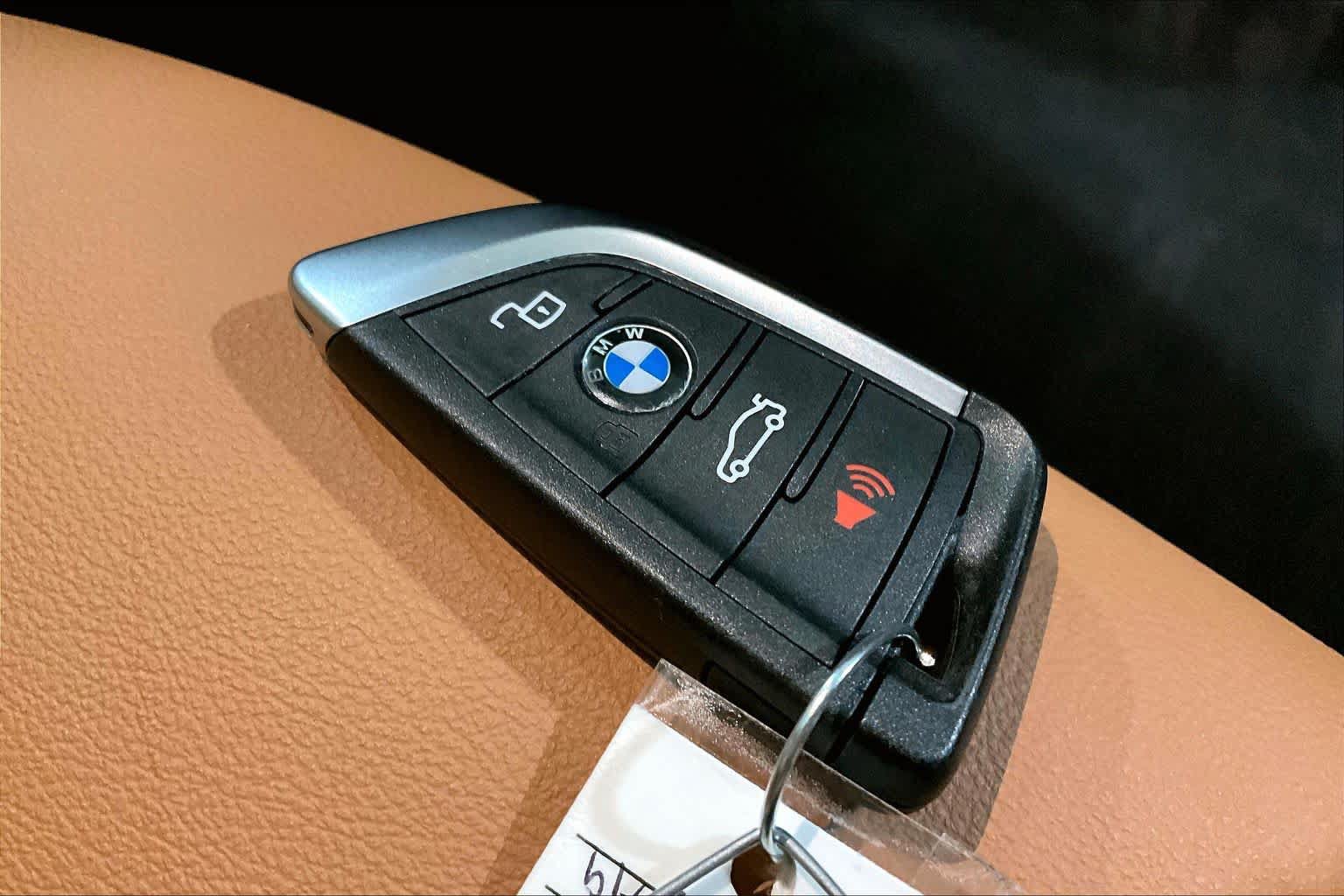 Used 2025 BMW 330i xDrive Sedan w/ Premium Package AWD/4WD image 14