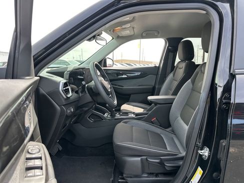 Used 2025 Chevrolet TrailBlazer LT w/ Driver Confidence Package AWD/4WD image 8