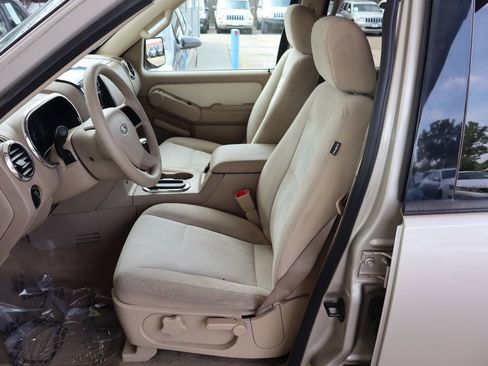 Used 2007 Ford Explorer XLT image 19
