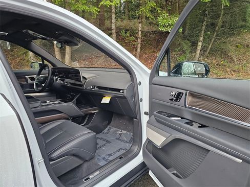 New 2026 Cadillac Vistiq Luxury image 12