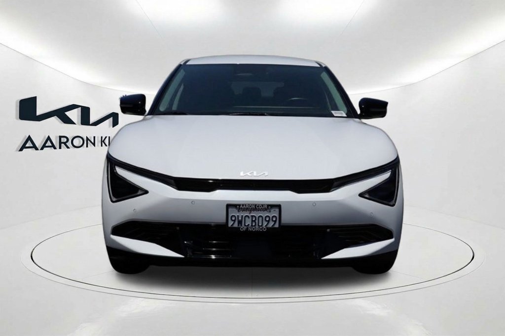 Used 2025 Kia EV6 Wind RWD image 2