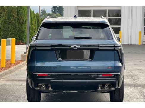 Used 2026 Chevrolet Traverse RS w/ LPO, Floor Liner Package AWD/4WD image 5