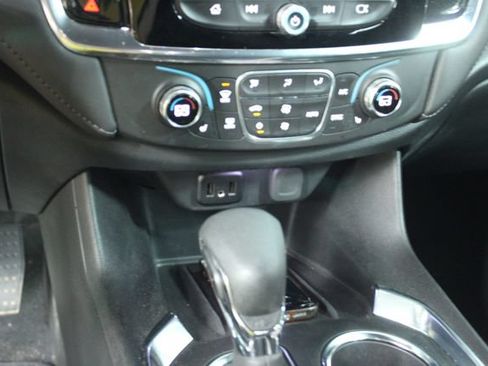 Used 2023 Chevrolet Traverse LT FWD image 17