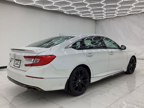 Used 2018 Honda Accord Touring image 12