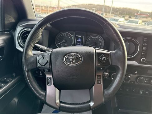 Used 2021 Toyota Tacoma TRD Off-Road image 12