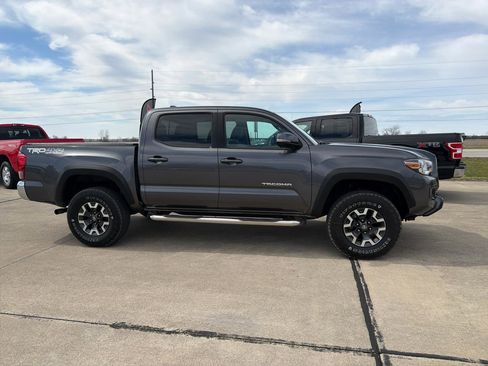 Used 2017 Toyota Tacoma TRD Off-Road w/ Tow Package (A/T) image 5