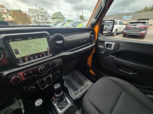 Used 2021 Jeep Wrangler Unlimited Sport AWD/4WD image 12