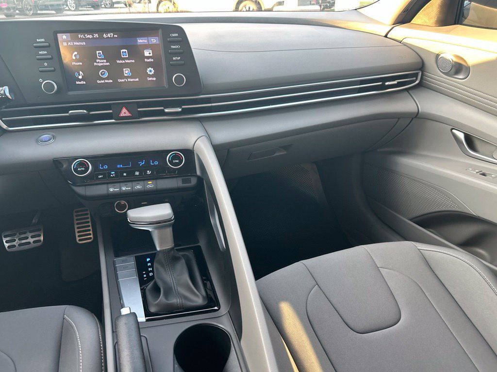Used 2025 Hyundai Elantra Sport FWD image 14