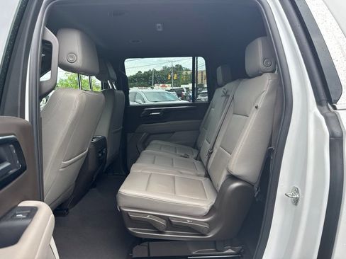 Used 2025 Chevrolet Suburban LT RWD image 22
