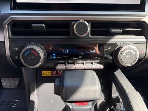 Used 2025 Toyota 4Runner TRD Off-Road Premium AWD/4WD image 22