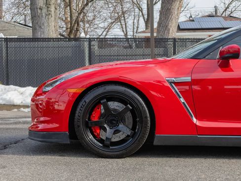 Used 2010 Nissan GT-R Premium image 17