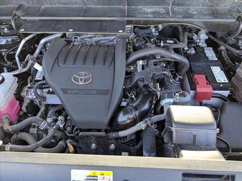 Used 2024 Toyota Highlander XLE image 26