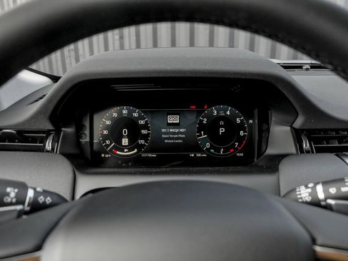 Used 2025 Land Rover Discovery Sport S image 12