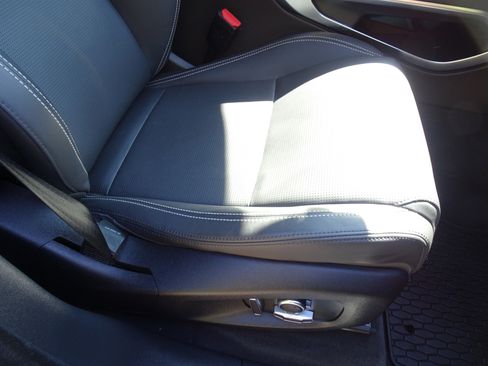 Certified 2025 Jaguar F-PACE R-Dynamic S image 24