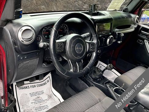 Used 2012 Jeep Wrangler Unlimited Rubicon w/ Connectivity Group AWD/4WD image 12