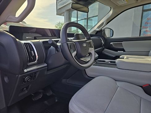 Used 2025 Ford Expedition Platinum w/ Driver's Package AWD/4WD image 37