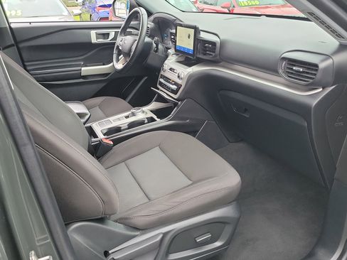 Used 2022 Ford Explorer XLT image 18