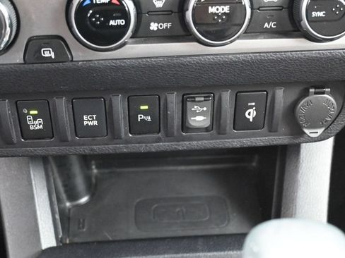 Certified 2017 Toyota Tacoma Limited AWD/4WD image 23