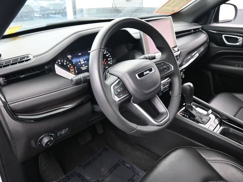 Used 2023 Jeep Compass Altitude image 10