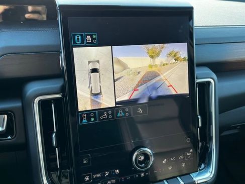 Used 2025 GMC Yukon XL Denali image 32