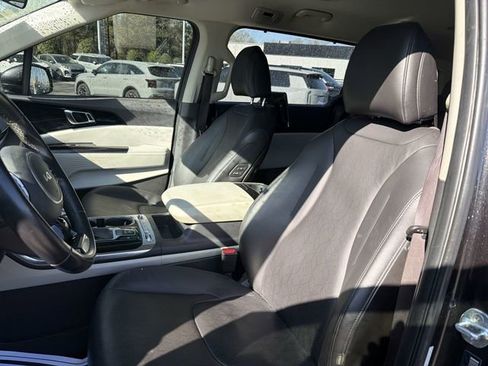 Used 2022 Kia Carnival SX image 11