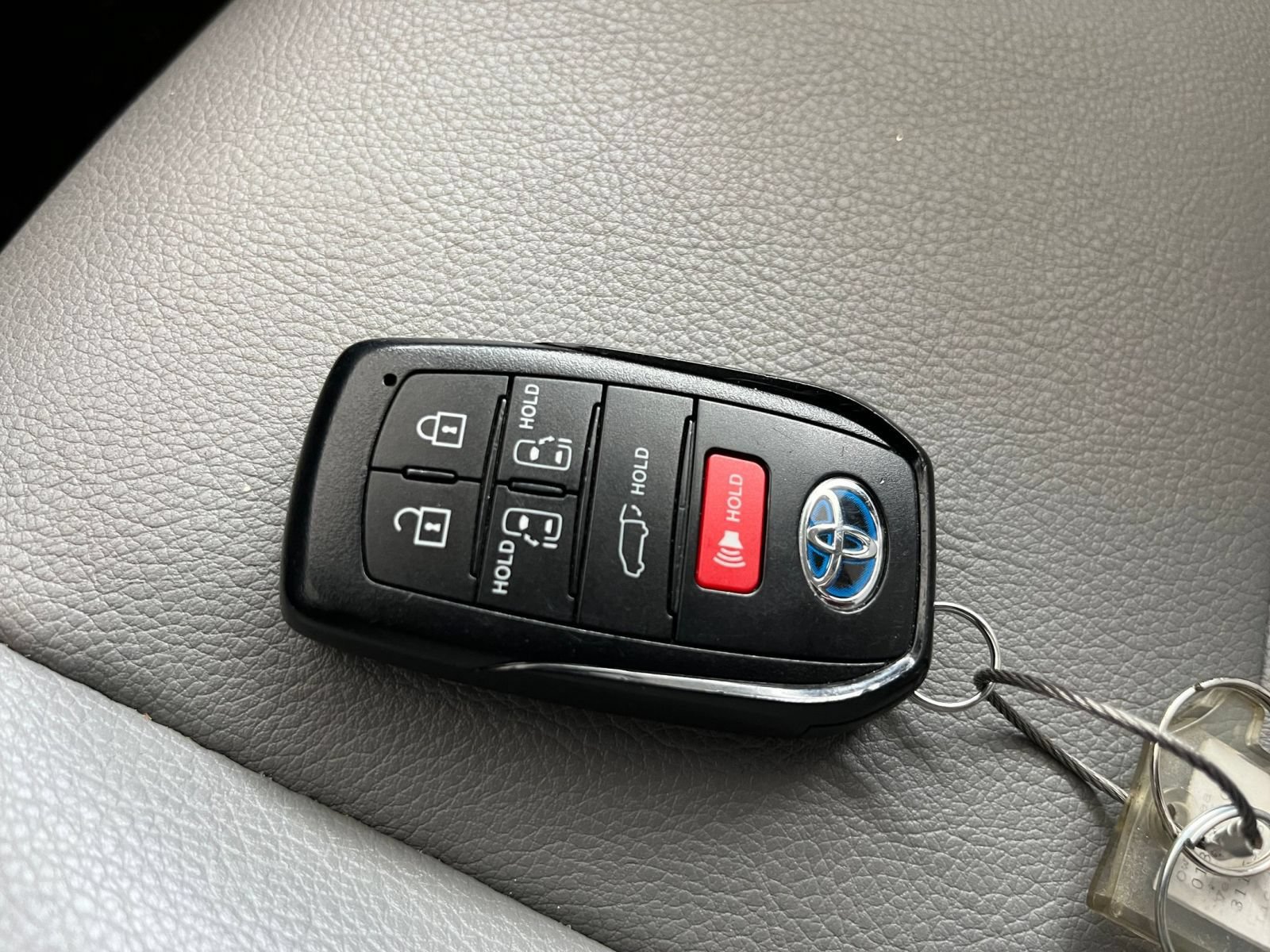 Used 2025 Toyota Sienna XLE FWD image 20