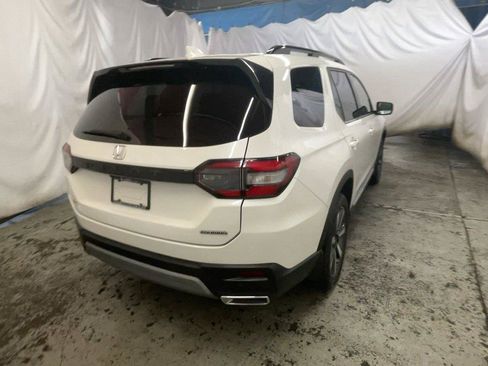 Used 2023 Honda Pilot Touring image 7