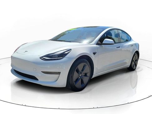 Used 2023 Tesla Model 3 Standard Range RWD image 3