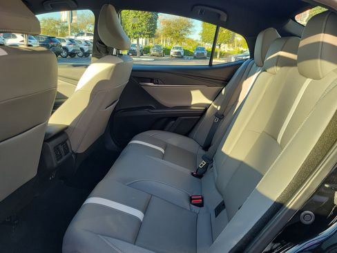 Used 2025 Toyota Camry SE image 18