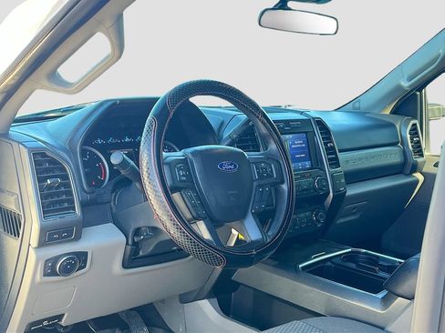 Used 2022 Ford F250 XLT w/ XLT Premium Package AWD/4WD image 9