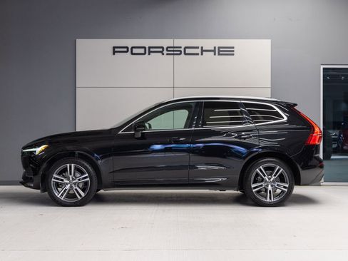 Used 2021 Volvo XC60 T5 Momentum w/ Premium Package image 2