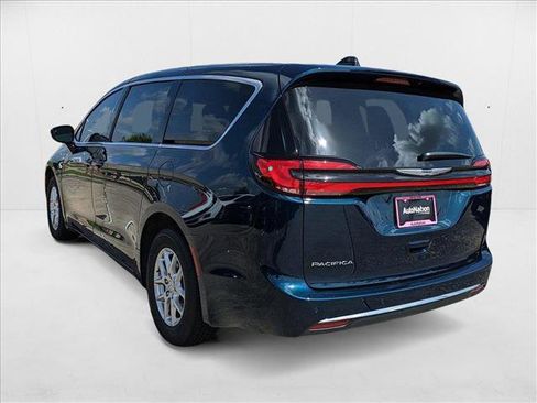 New 2025 Chrysler Pacifica Select image 7