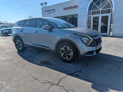 Used 2023 Kia Sportage LX image 2