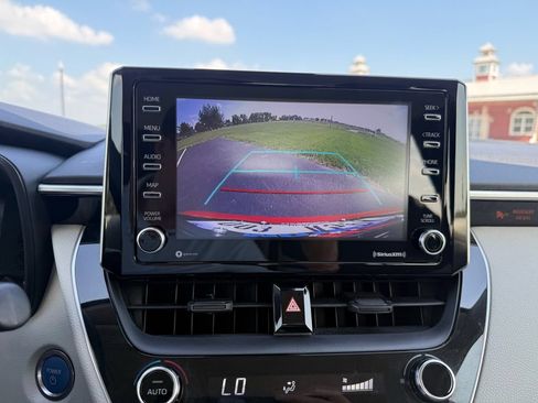 Used 2021 Toyota Corolla LE FWD image 16