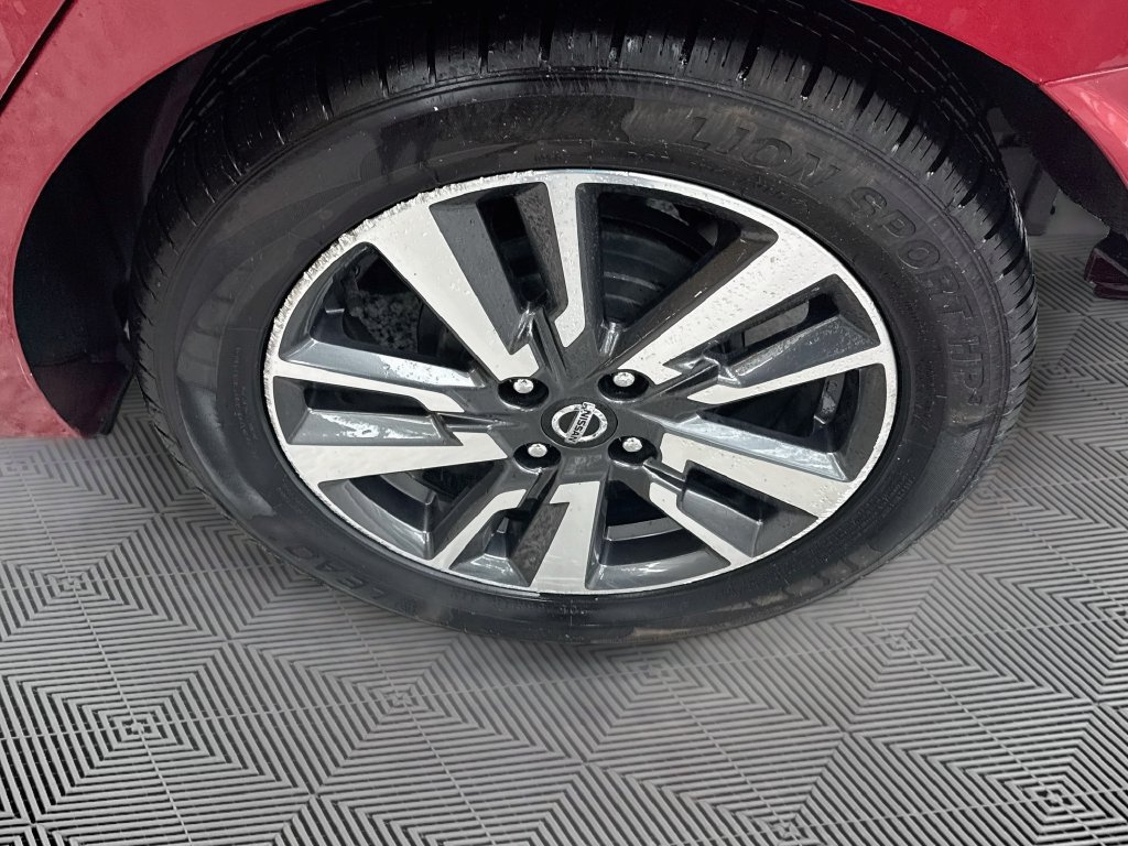 Used 2022 Nissan Versa SV FWD image 31
