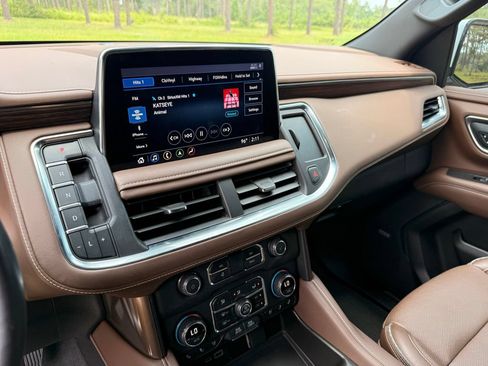 Used 2021 Chevrolet Tahoe High Country w/ Premium Package RWD image 16