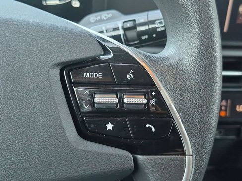 Used 2025 Kia Niro LX FWD image 21