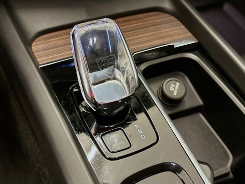 Used 2023 Volvo XC60 B5 Ultimate image 25