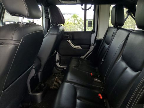 Used 2014 Jeep Wrangler Unlimited Sahara w/ Dual Top Group AWD/4WD image 8