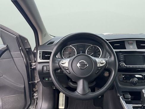 Used 2018 Nissan Sentra SR w/ SR Midnight Edition Package image 18