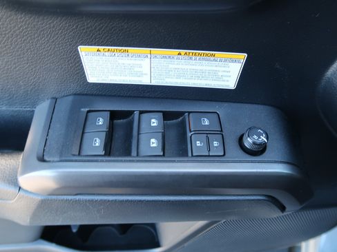 Used 2019 Toyota Tacoma TRD Off-Road image 18