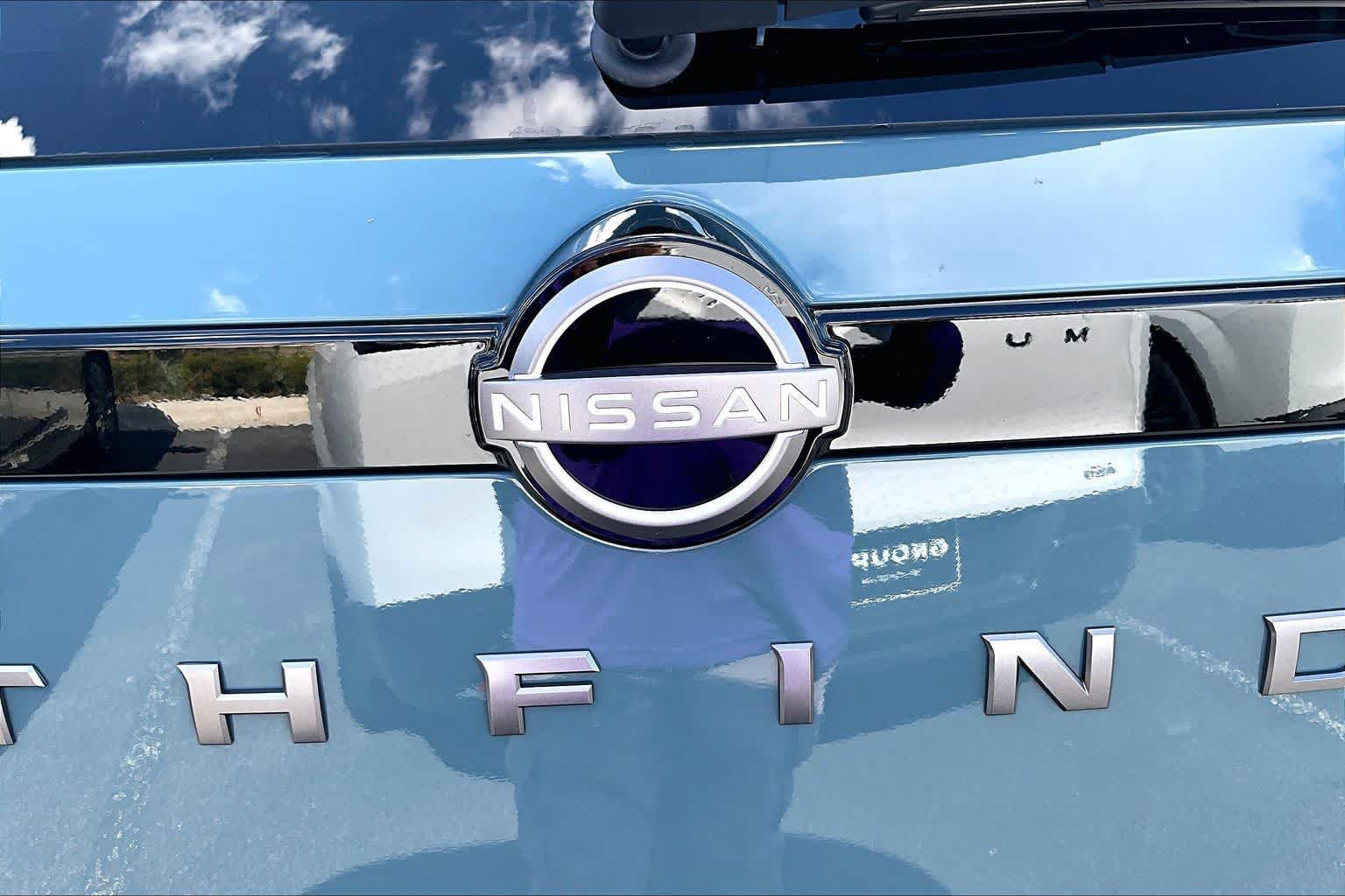New 2026 Nissan Pathfinder SL FWD image 15