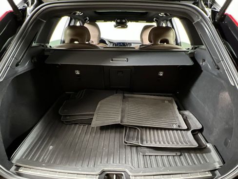 Used 2023 Volvo XC60 B5 Plus w/ Climate Package image 21