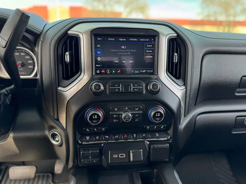 Used 2020 Chevrolet Silverado 2500 LTZ w/ LTZ Premium Package image 15