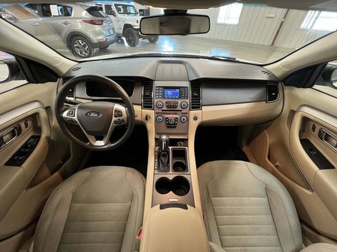 Used 2019 Ford Taurus SE image 4