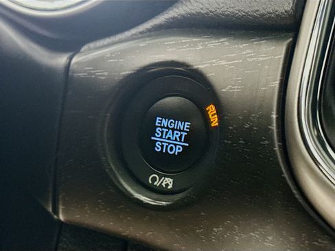 Used 2017 Jeep Grand Cherokee Altitude image 21