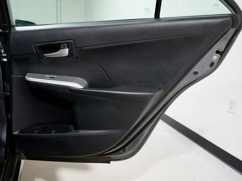 Used 2014 Toyota Camry SE image 28