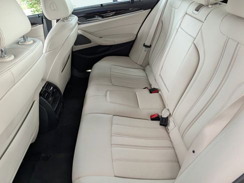 Used 2023 BMW 530i xDrive image 11