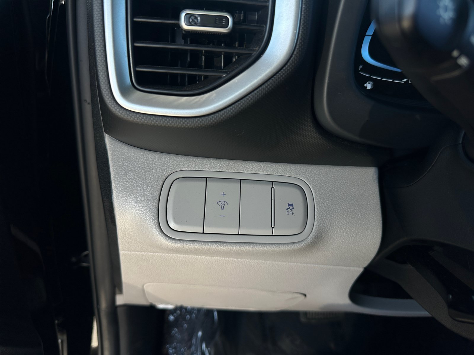 Used 2024 Hyundai Venue SEL FWD image 19