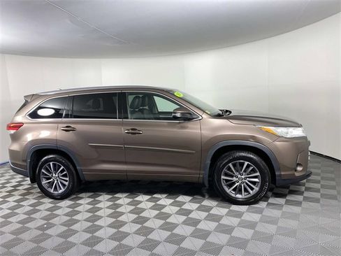 Used 2018 Toyota Highlander XLE w/ Protection Package #3 image 10